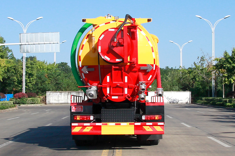 Sinotruk Howo Rear Twin-Axle Wastewater Suction Truck (Integrated Tank) 21 cubic meters