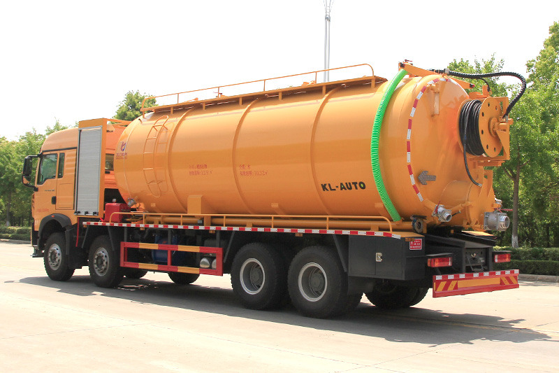 Sinotruk Howo 4x2/6x4 Vacuum Sewage Suction Truck (Integrated Tank) 32 cubic meters