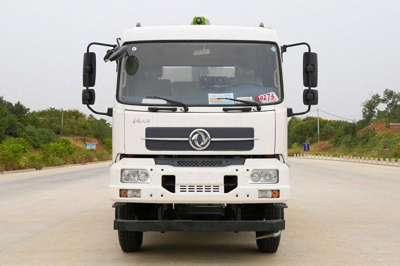 Kailifeng - Dongfeng Tianjin Four-Wheel-Drive Solar Panel Cleaning Truck
